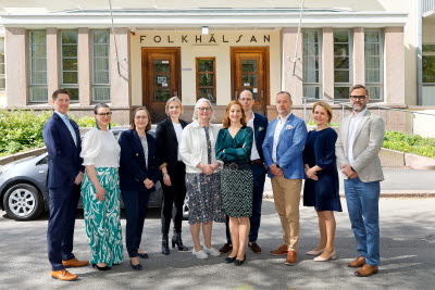Samfundet Folkhälsans ledningsgrupp. Fr.v. Niclas Forsström, Karin Lassenius (ledningens assistent), Anna-Elina Lehesjoki, Anna Litonius, (Viveca Hagmark, pensionerad), Anna Hellerstedt, Niklas Talling, Johan Johansson, Minna Smedsten, Tomas Järvinen